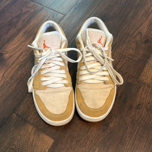 women’s jordan 1 low! - Picture 2 of 3